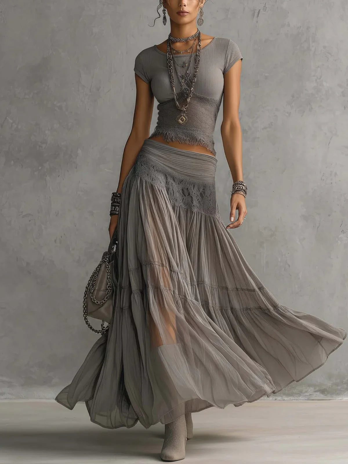Adriana Conjunto de Top Gris de Encaje Transparente y Falda Maxi Plisada