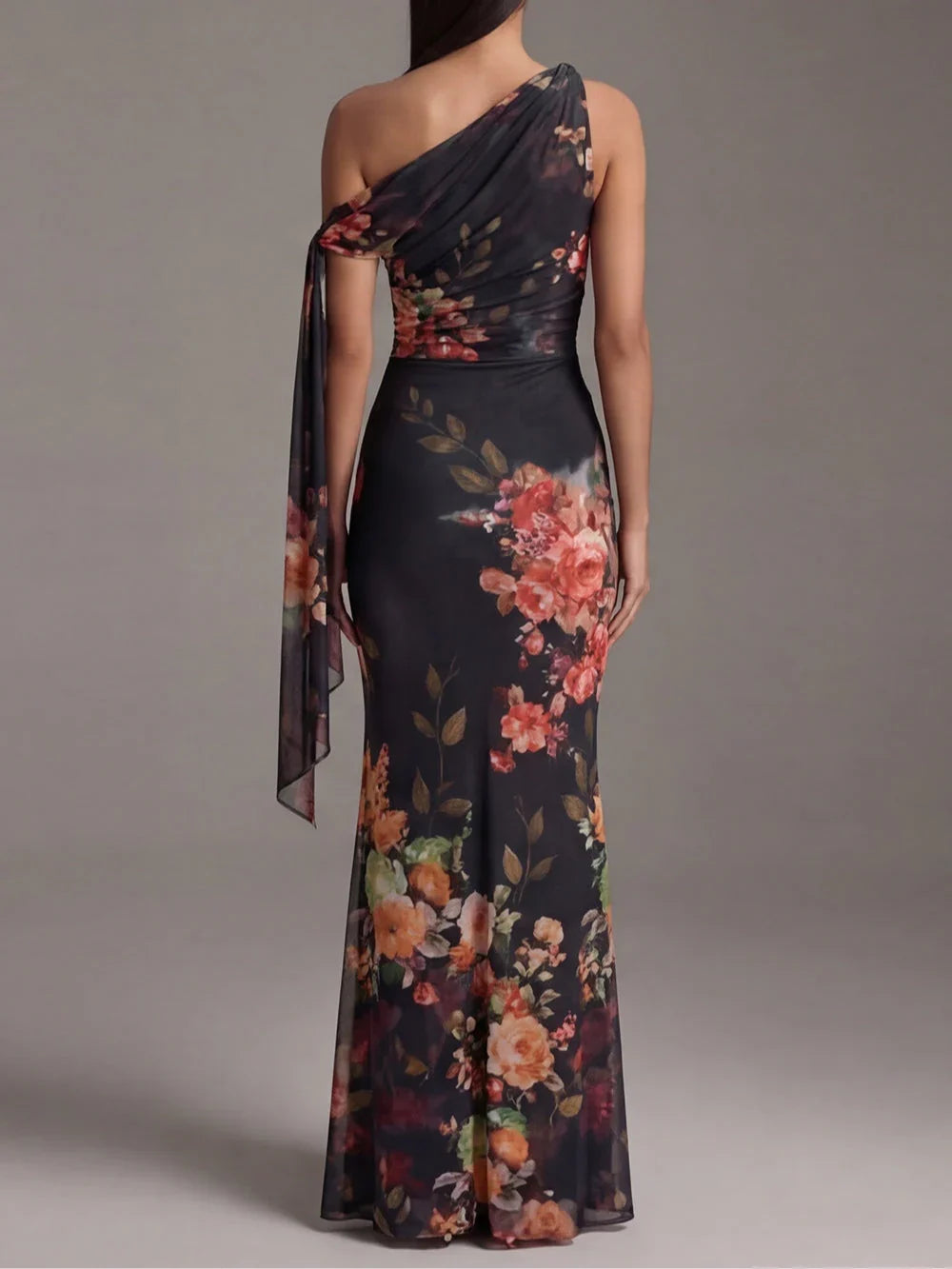 Lorena Vestido Maxi Plisado de Chiffon Estampado Negro de Un Solo Hombro
