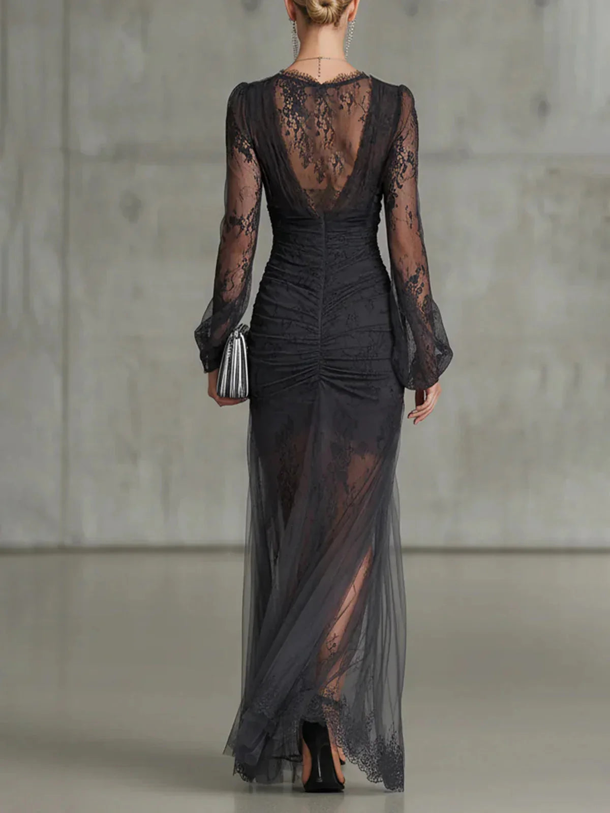 Paloma Vestido Maxi Largo Gris Oscuro de Encaje con Manga Larga y Abertura