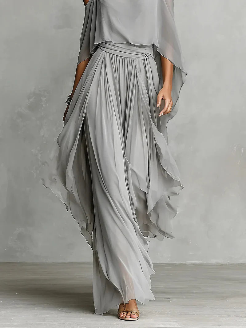 Rosalía Conjunto de Chiffon Gris con Top Fluido de Hombros Descubiertos y Pantalón
