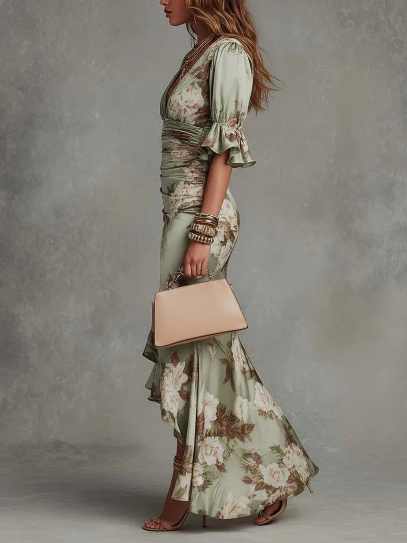 Valentina Vestido Maxi Asimétrico Verde con Estampado Floral, Escote en V y Mangas Acampanadas con Volantes