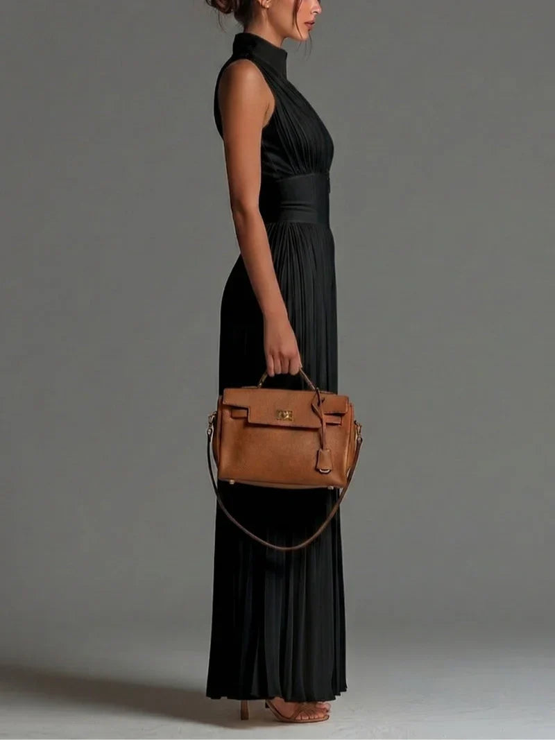 Mercedes Mono Negro sin Mangas de Chiffon con Escote en V, Pliegues, Cremallera y Pernera Ancha