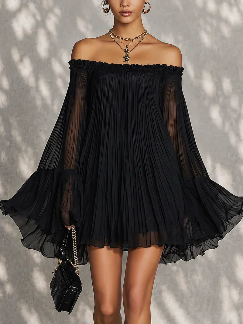 Amanda Vestido Mini Negro con Mangas Acampanadas y Volantes de Hombros al Descubierto