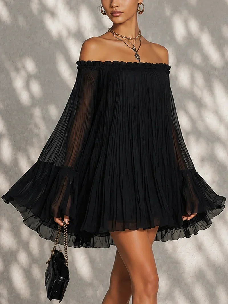 Amanda Vestido Mini Negro con Mangas Acampanadas y Volantes de Hombros al Descubierto