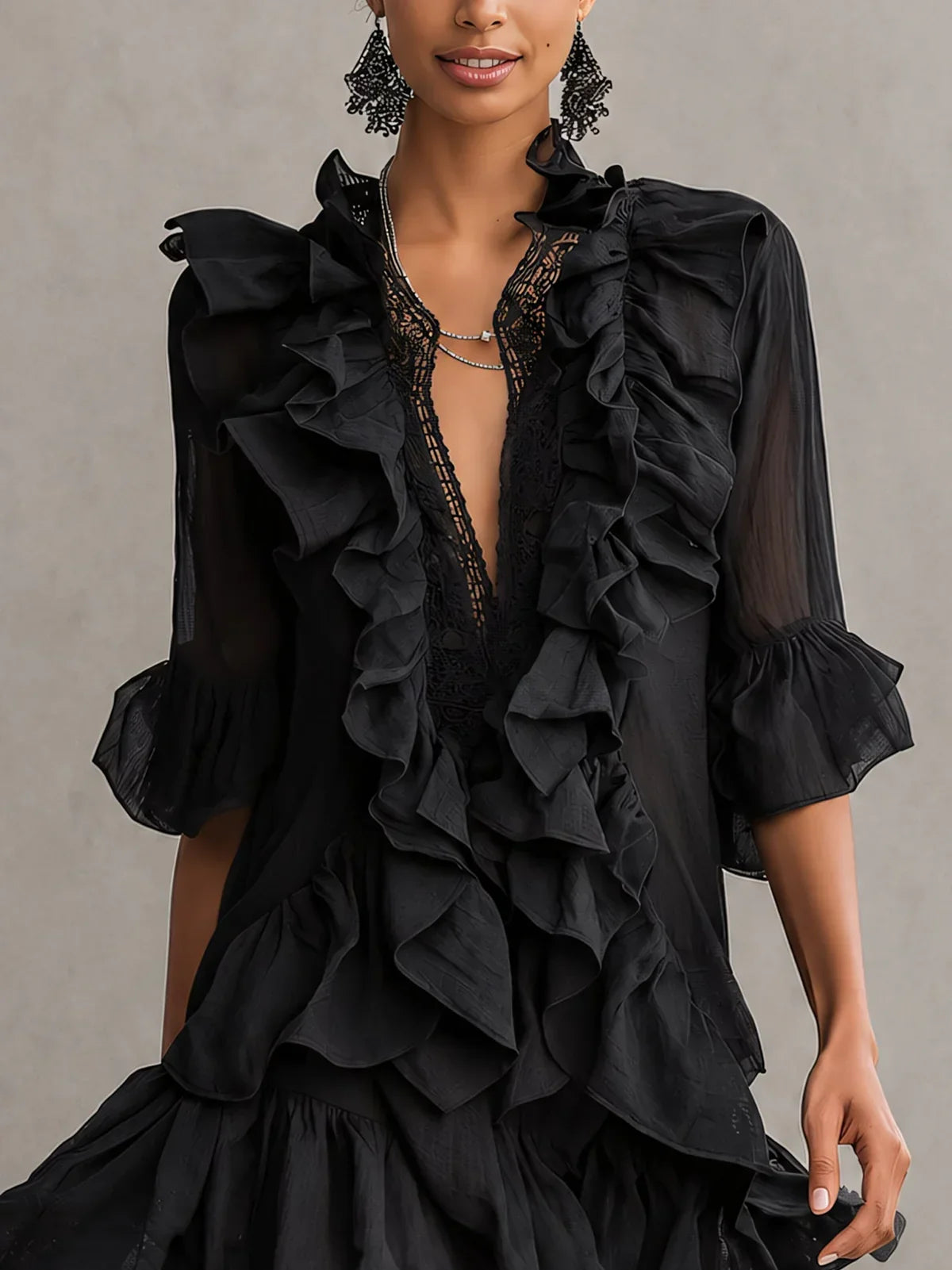 Anabel Vestido Mini Negro de Chiffon con Detalles de Volantes