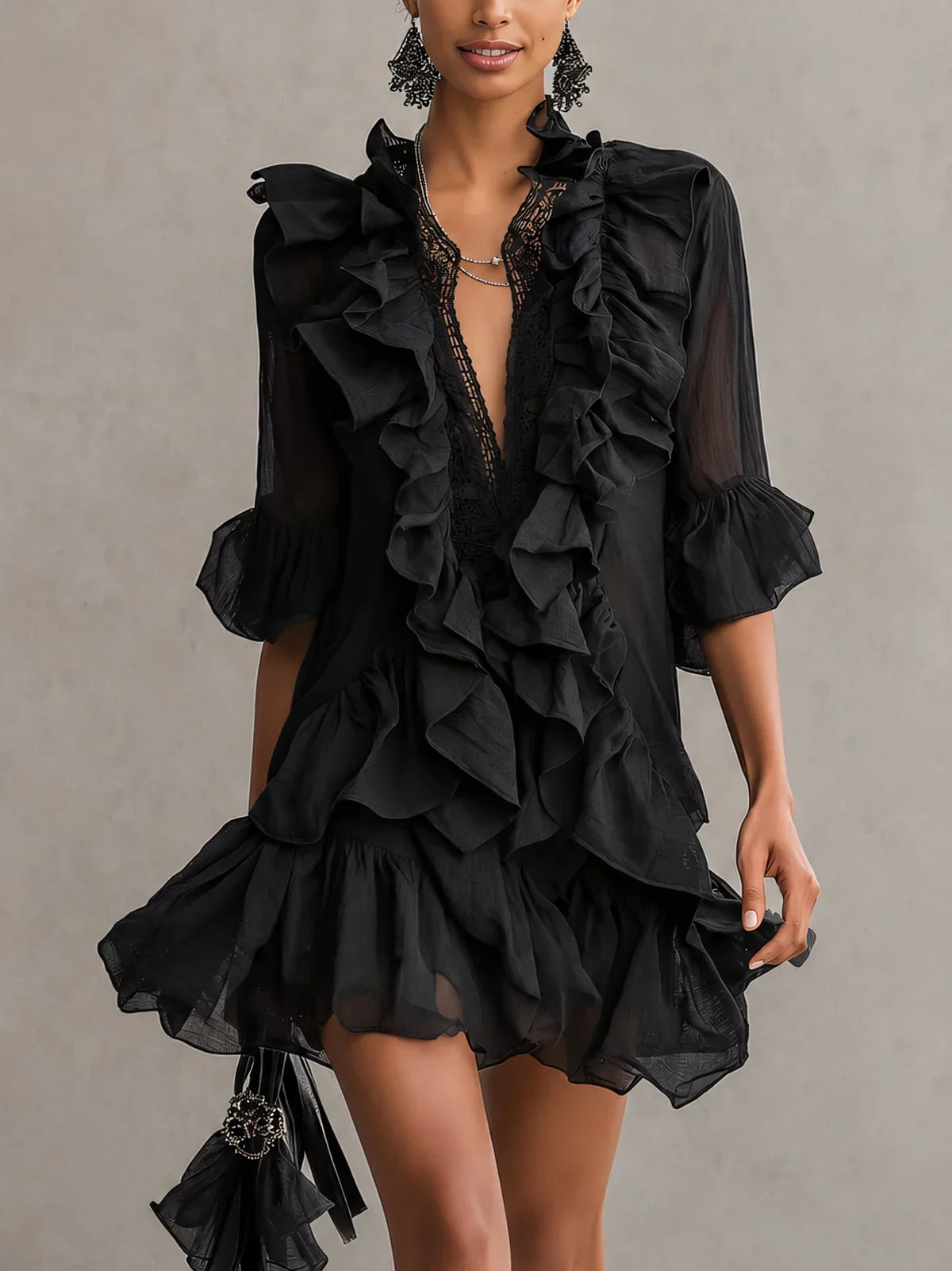 Anabel Vestido Mini Negro de Chiffon con Detalles de Volantes